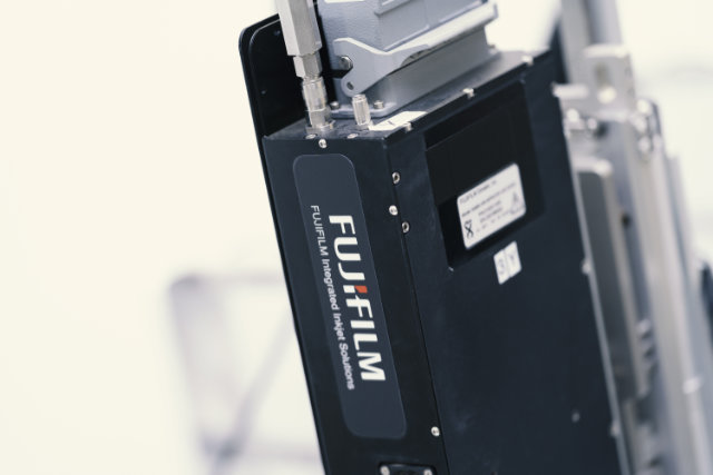Picture of part of the FUJIFILM Mini 4300 Printbar.